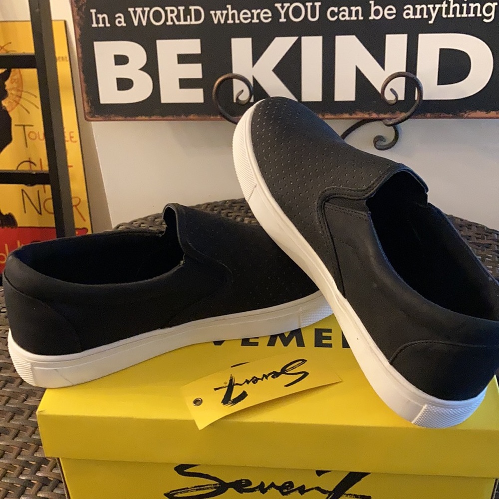 Seven7 women’s brand black sneakers, sz 10, NWOT